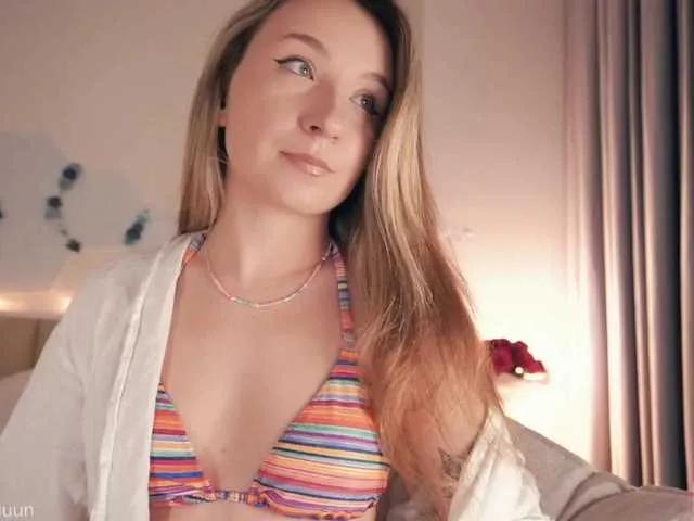 Discover AlytheAmore, she wants to masturbate for you AlytheAmore from BongaCams