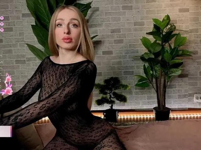 Sexy Babyyyluna wants you to fuck her body now babyyyluna from BongaCams