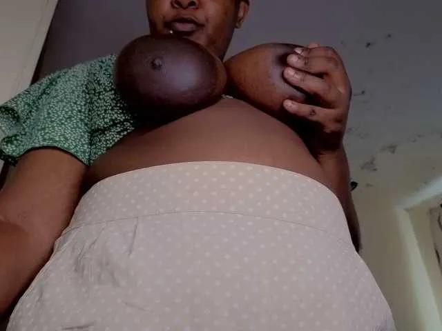 bigzonroe24 from BongaCams