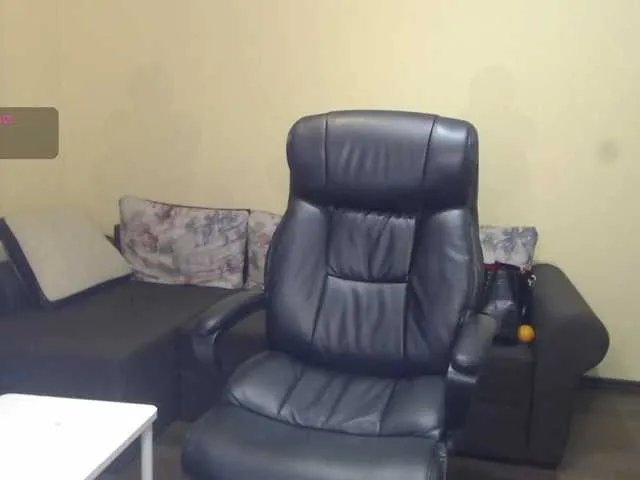 Masturbate to CandyHellenx, she wants to masturbate for you CandyHellenx from BongaCams