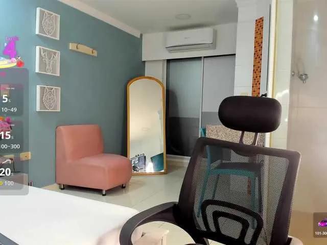 Masturbate to 20 years old Charlotte-xoxo from BongaCams Charlotte-xoxo from BongaCams