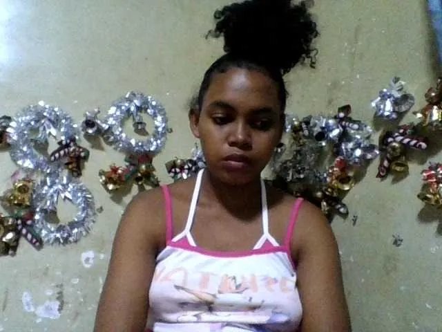 Admire Elinah, she wants to masturbate for you Elinah from BongaCams