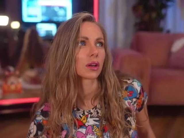 EvaFashionista from BongaCams