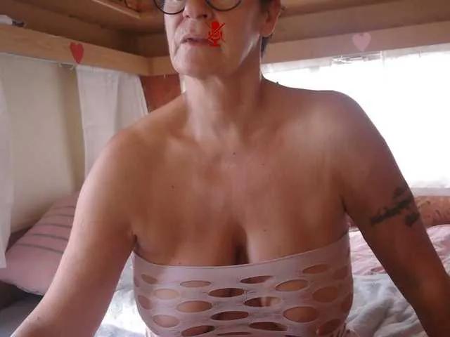 illymaus from BongaCams