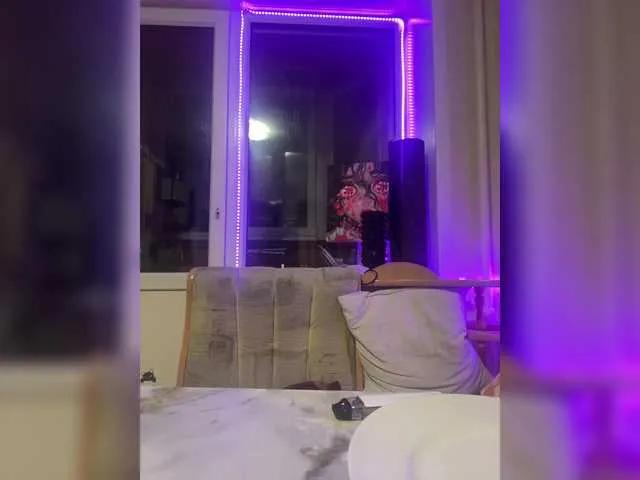 Letti28 from BongaCams