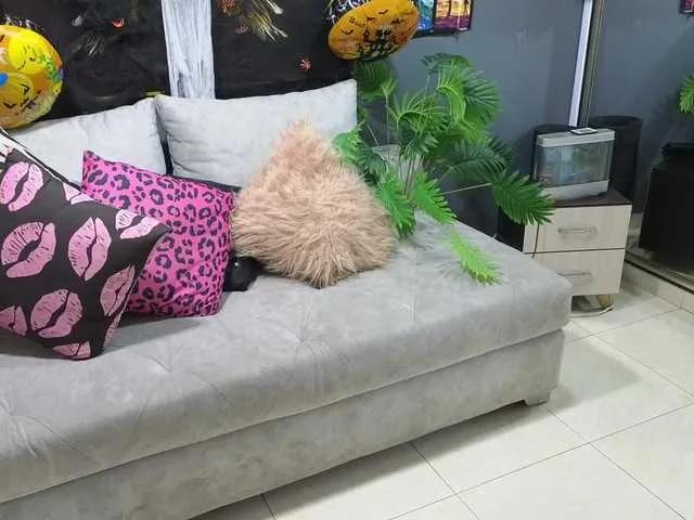 Discover Mafecosecret, she wants to masturbate for you mafecosecret from BongaCams