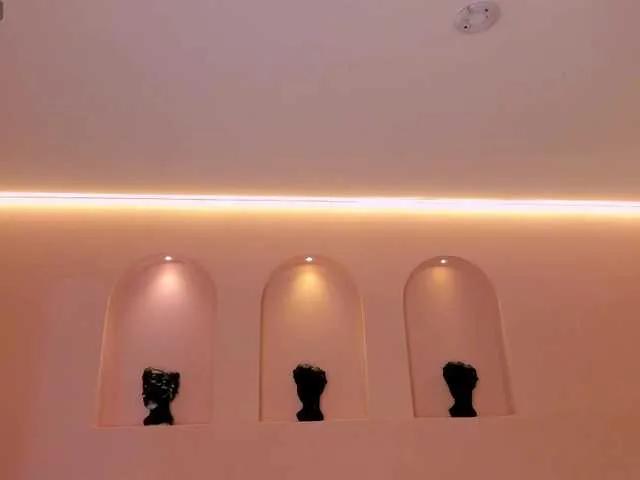 Join cute camwhore NiaSalvatore NiaSalvatore from BongaCams