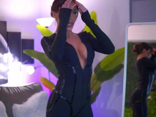 RaquelleVon from BongaCams