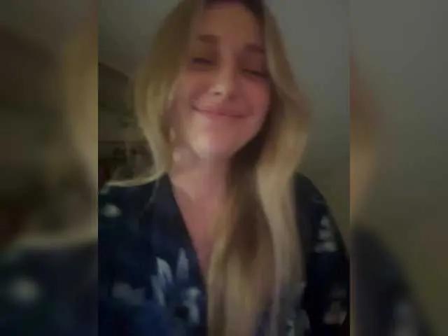 VibeSwet37 from BongaCams