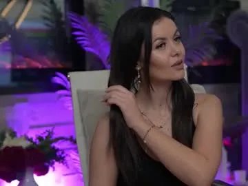 Join cute model Glamourousmom glamourousmom from Chaturbate