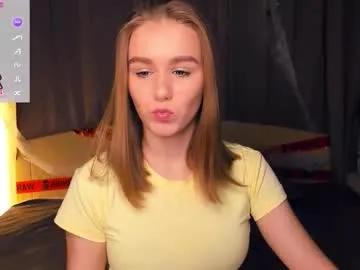 Discover 19 years old trinahillier from Chaturbate trinahillier from Chaturbate