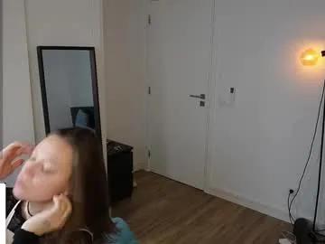 yess_kiki from Chaturbate