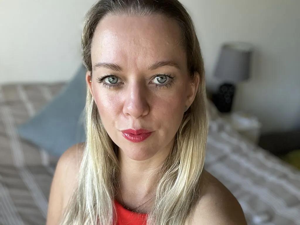 Masturbate to AmindaRobin, she wants to masturbate for you AmindaRobin from LiveJasmin