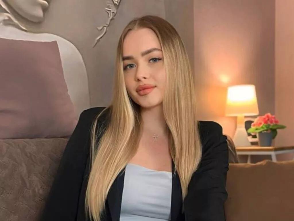 Try amazing escort AvroraGoldie AvroraGoldie from LiveJasmin