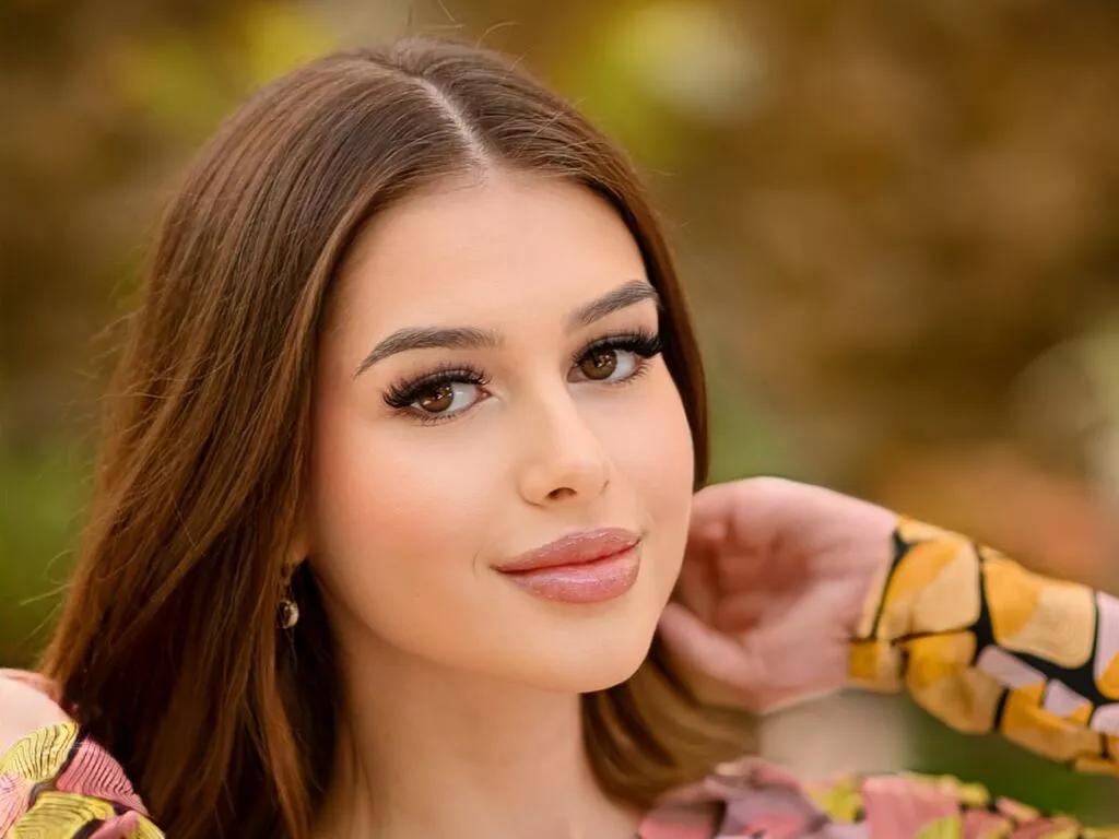 Bella from LiveJasmin