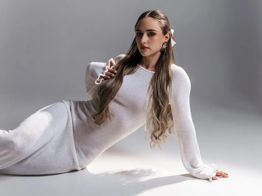 Naked DannaWhite wants you to fuck her body now DannaWhite from LiveJasmin