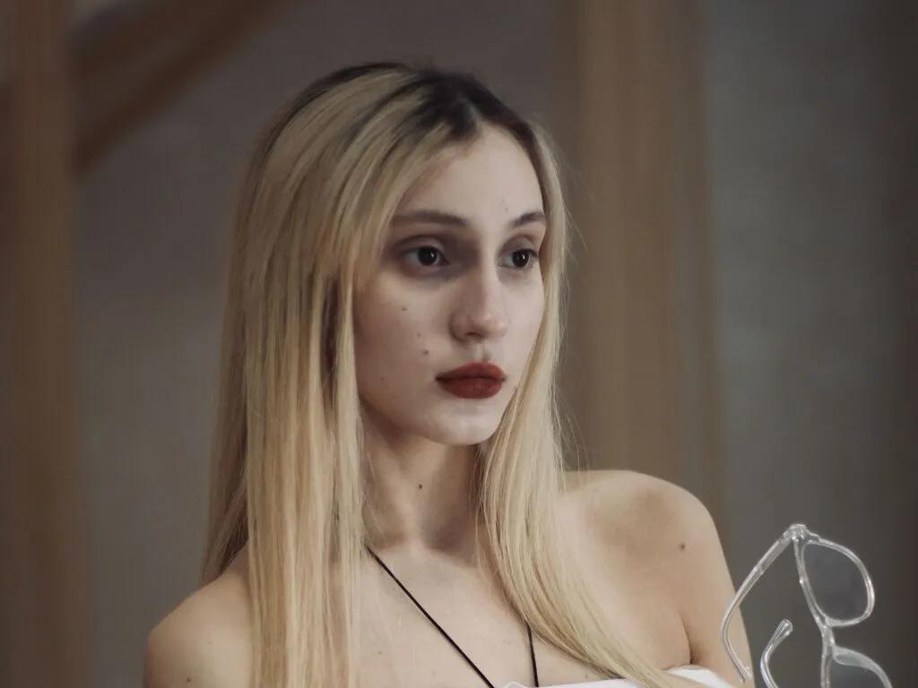 Join cute slut EllieFroster EllieFroster from LiveJasmin