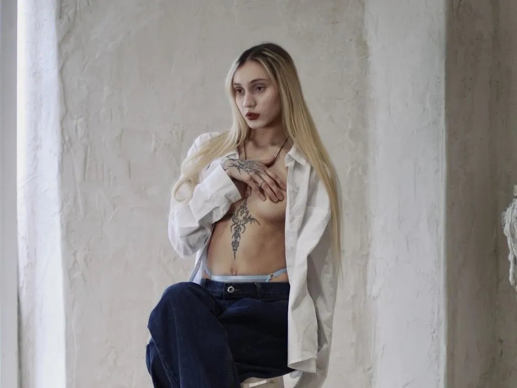 EllieXeno from LiveJasmin