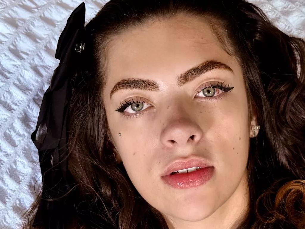 Checkout IrisWarren, she wants to masturbate for you IrisWarren from LiveJasmin