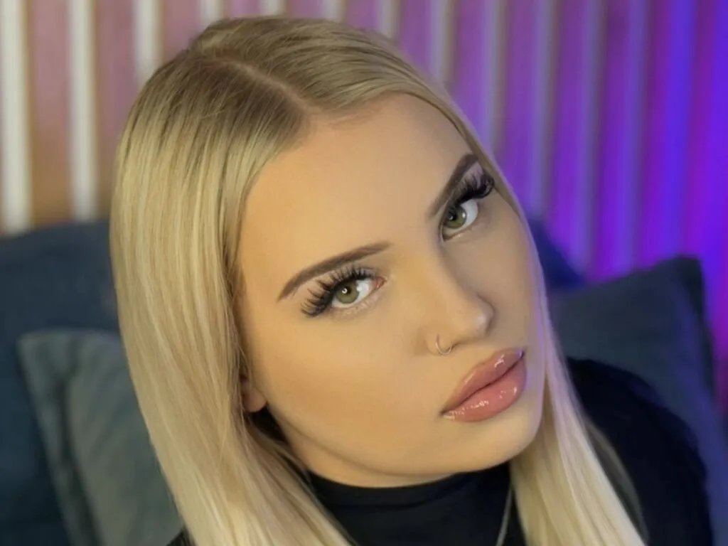 KilianaNoir from LiveJasmin