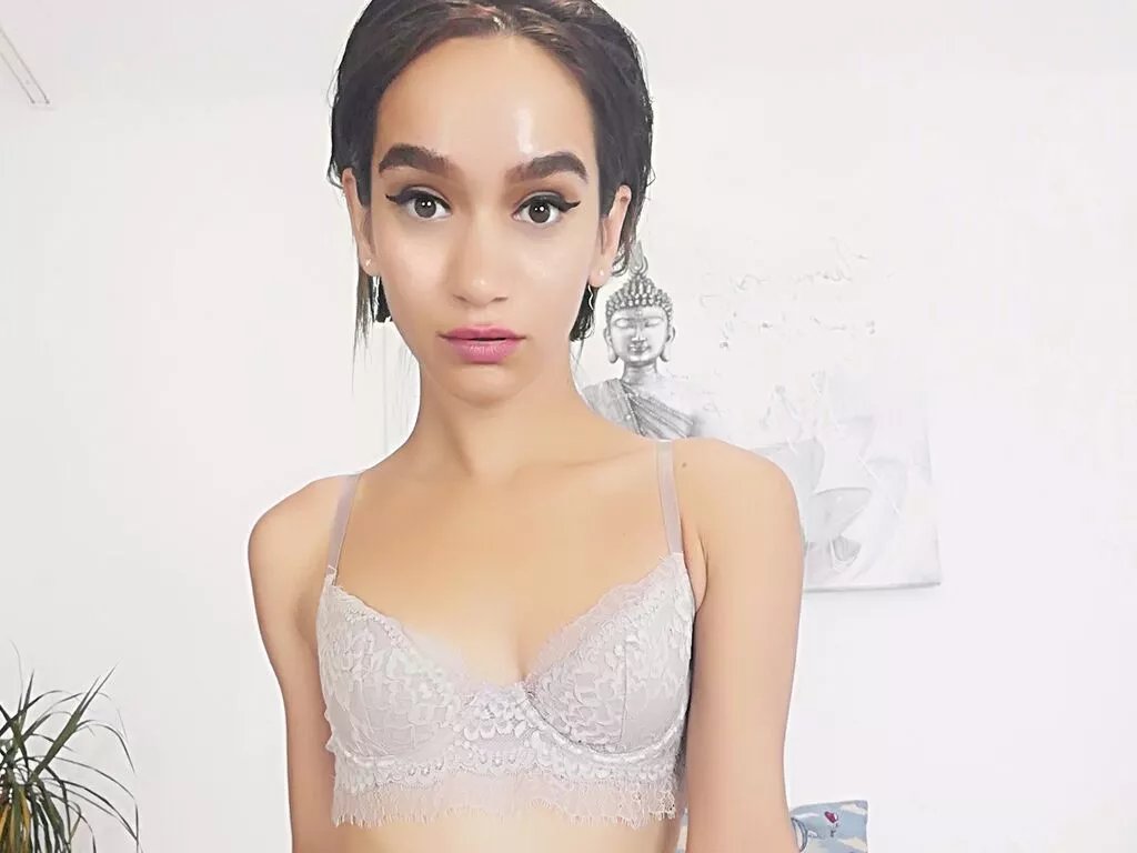 KiraMaes from LiveJasmin