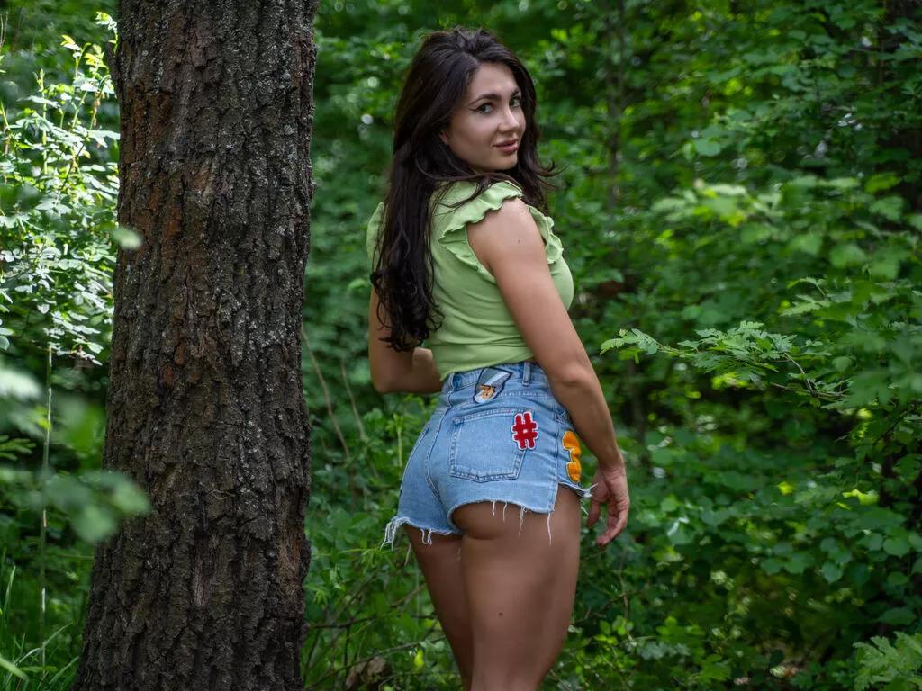 Masturbate to sweet stripper LisaBonna LisaBonna from LiveJasmin