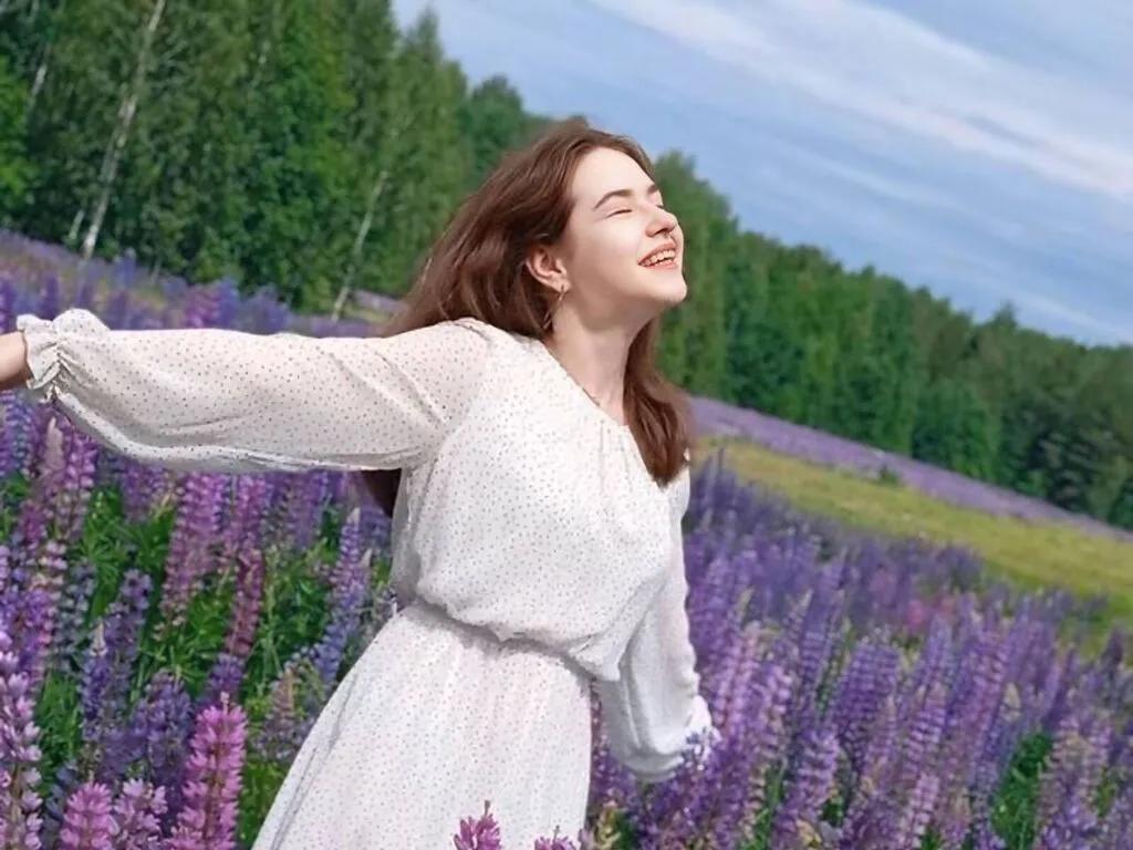 Admire LoisCleverley, she wants to masturbate for you LoisCleverley from LiveJasmin