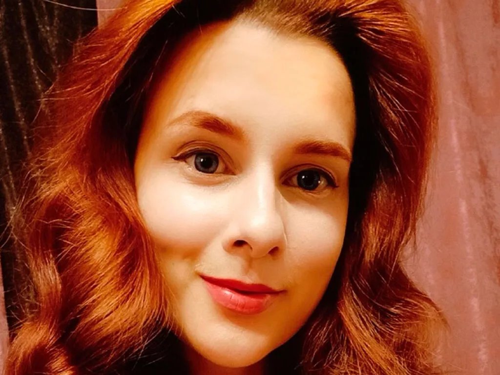 Discover LoloMercier, she wants to masturbate for you LoloMercier from LiveJasmin