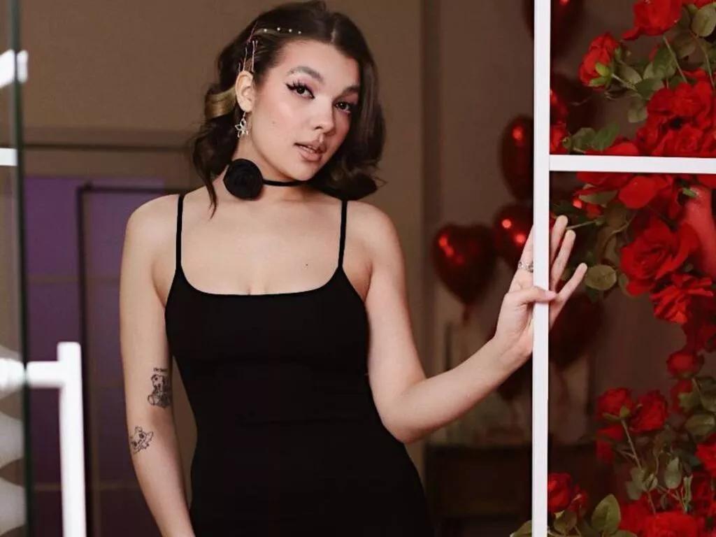 Watch LynetteFairbroth, she wants to masturbate for you LynetteFairbroth from LiveJasmin