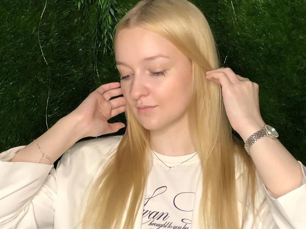 Masturbate to naked stripper MadalineStehlik MadalineStehlik from LiveJasmin