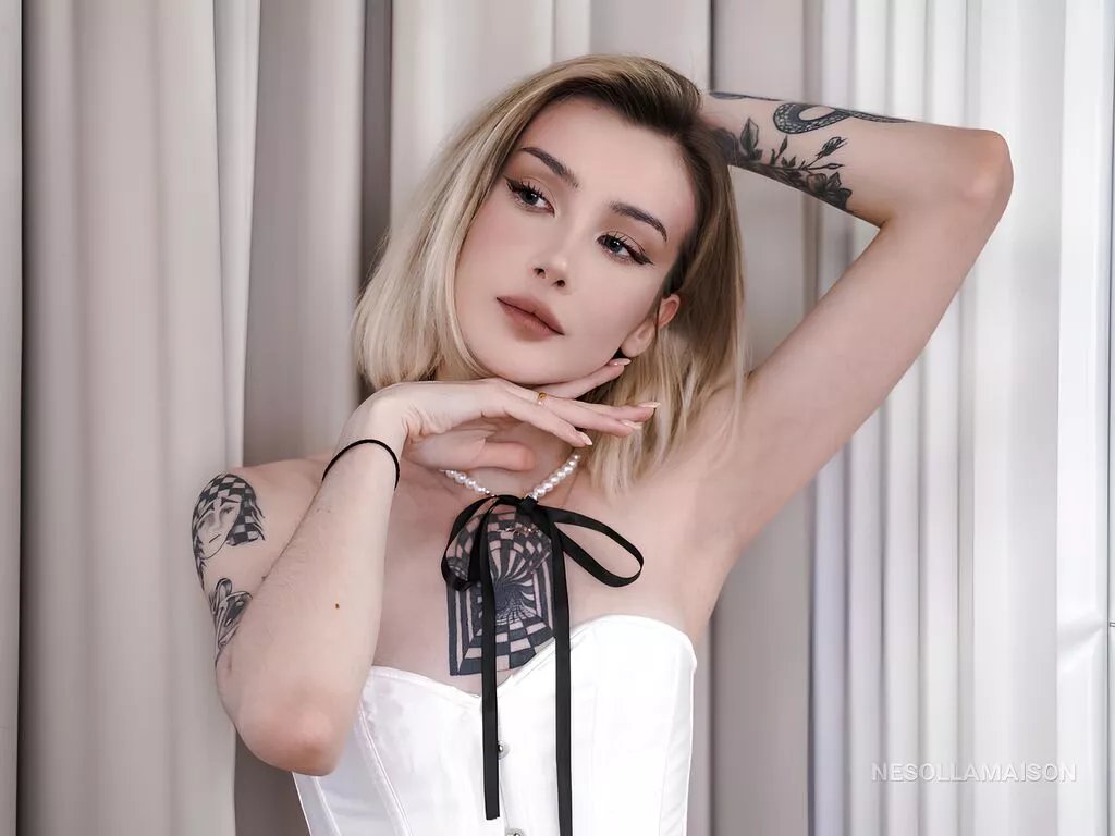 NesollaMaison from LiveJasmin