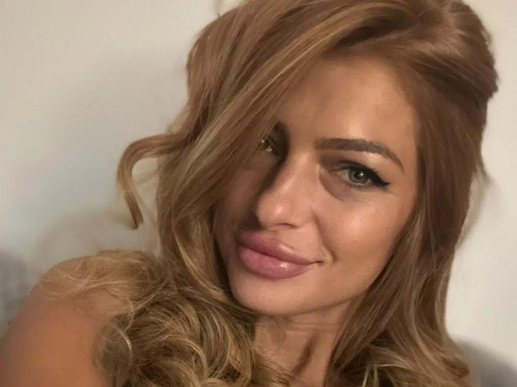 Watch LiveJasmin's RonieParker RonieParker from LiveJasmin