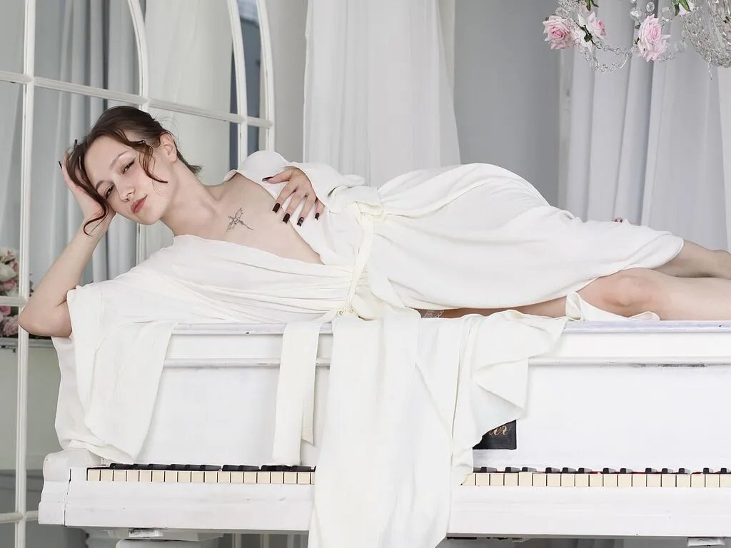 Naked SelinDeLaRosa wants you to fuck her body now SelinDeLaRosa from LiveJasmin