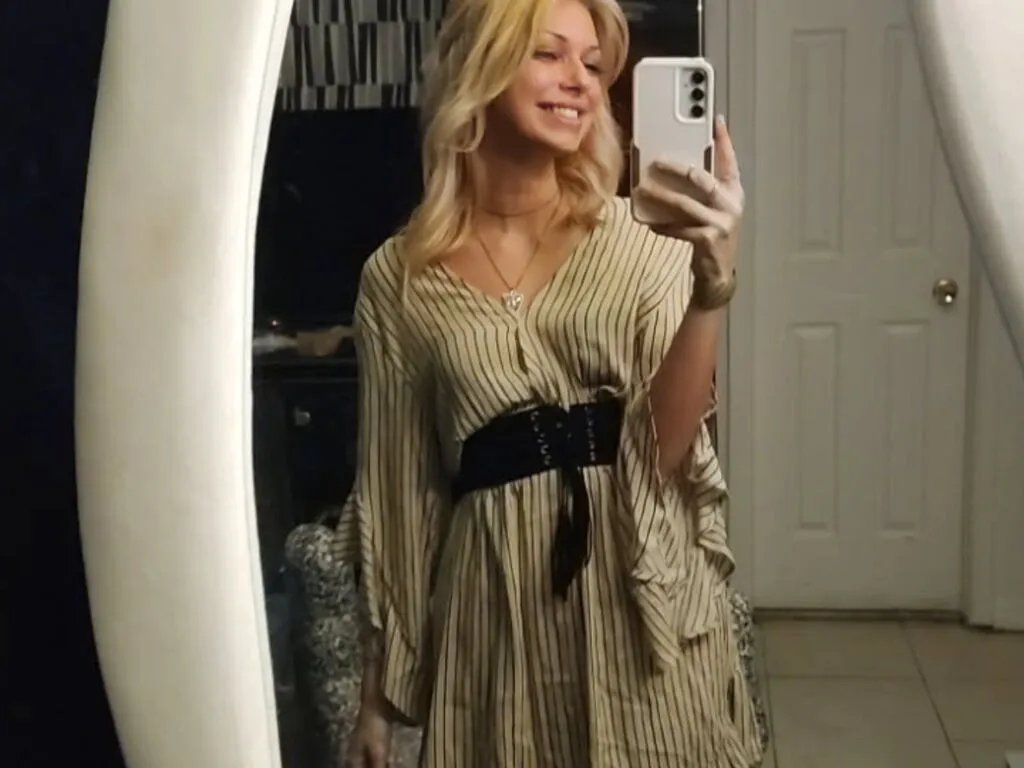 SuzySweetSteps from LiveJasmin