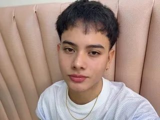 DiegoRobles19 from Streamate