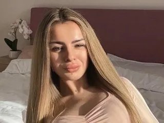 EMYILIA from Streamate