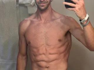 HungRunner36 from Streamate