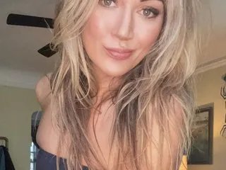 Explore KamiliaMae, she wants to masturbate for you KamiliaMae from Streamate