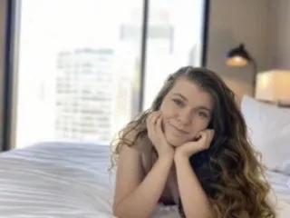 Admire TrixieIris, she wants to masturbate for you TrixieIris from Streamate