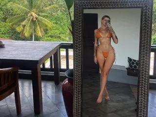 Naked UKRaunchyRobyn wants you to fuck her body now UKRaunchyRobyn from Streamate