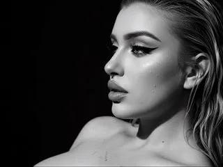 ZaraVegga from Streamate